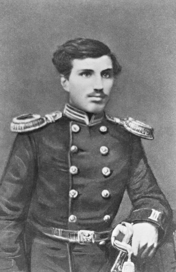 Н. М. Пржевальский. Санкт-Петербург, 1861 (1863?) г. (Одна из самых ранних фотографий, сохранившихся в архиве семьи Пржевальских)