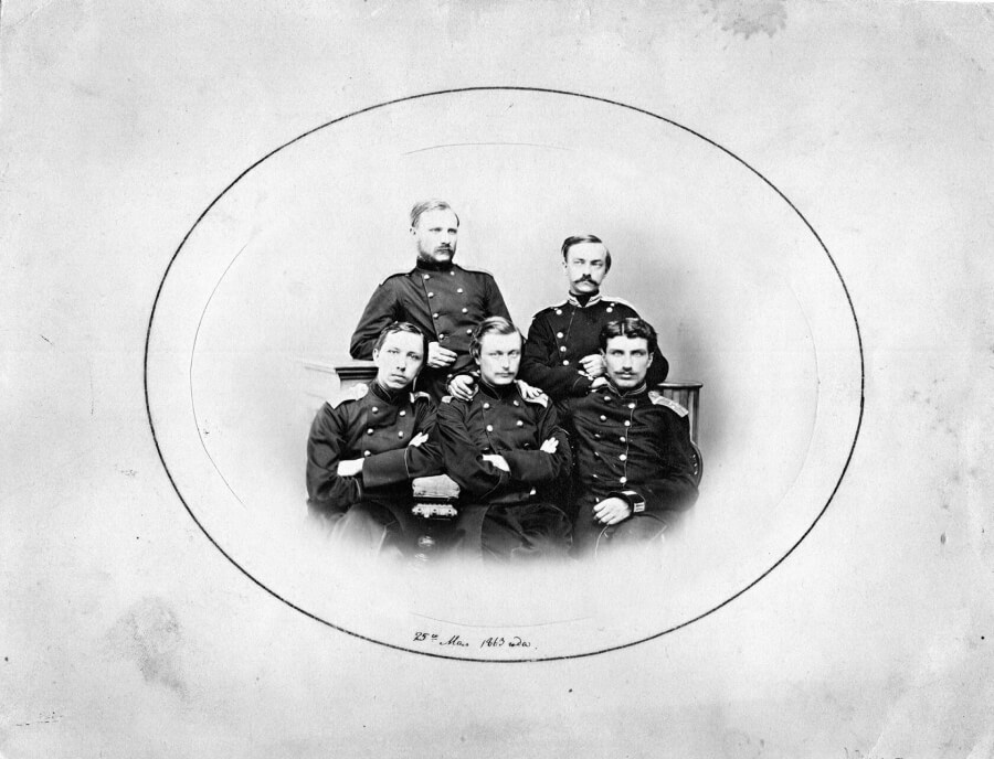 Выпускники Николаевской академии Генерального штаба. Н. М. Пржевальский сидит крайний справа. Санкт-Петербург, 25 мая 1863 г.